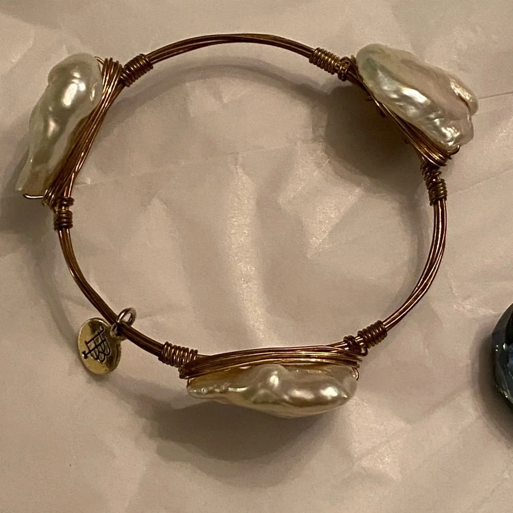 Bourbon and Bowties Pearl and Navy Bracelet Set - Picture 3 of 9